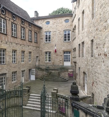 Visite guidée de l'hôtel de ville de Figeac et des archives municipales