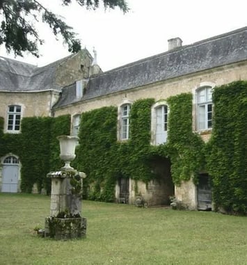 Visite commentée : Couzou, son château et son église