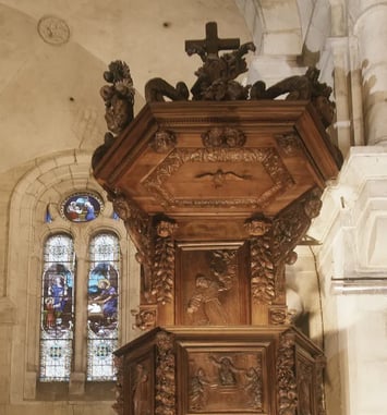 Venez découvrir l'église Saint-Siméon-le-Stylite et sa chaire à prêcher