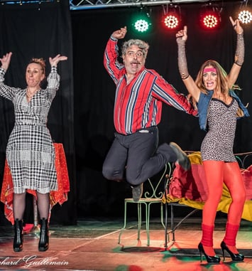 Café Théâtre Côté Rocher : Sous le sapin les emmerdes