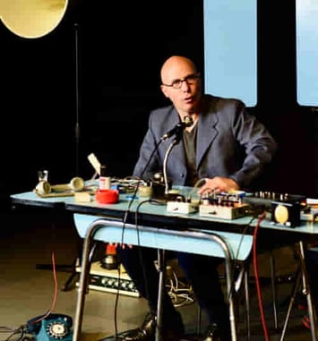 Spectacle "L'art et la manière d'aborder son chef de service" (sortie de résidence)