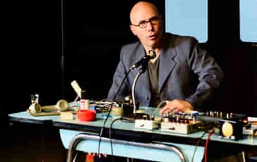Spectacle "L'art et la manière d'aborder son chef de service" (sortie de résidence)