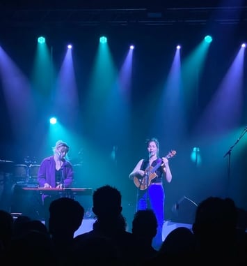 ANITA en concert pour le Folk Club de Cahors avec chanson pop électro